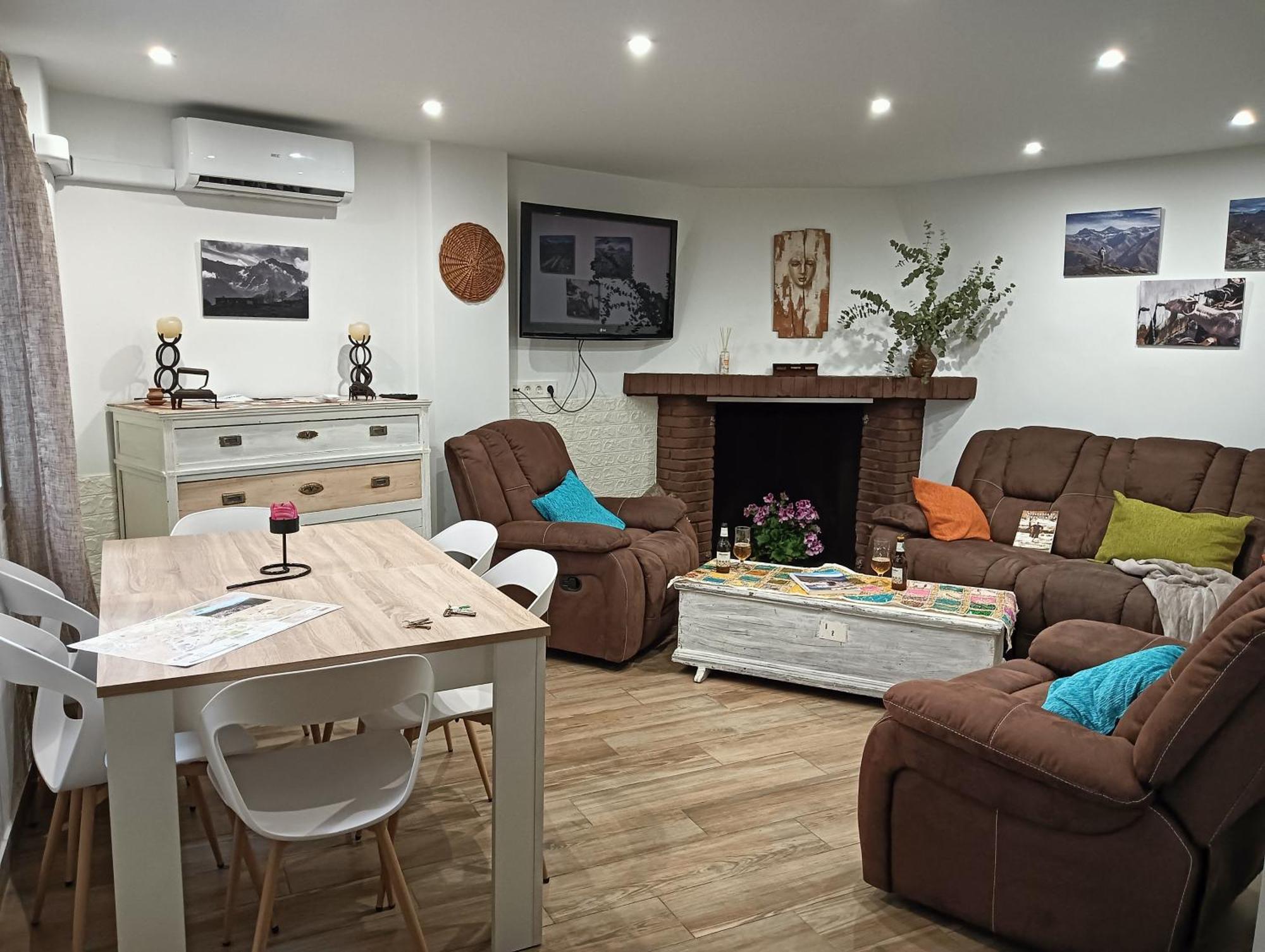 La Casa De La Plaza Apartment เกวคาร์-เซียร์รา ภายนอก รูปภาพ